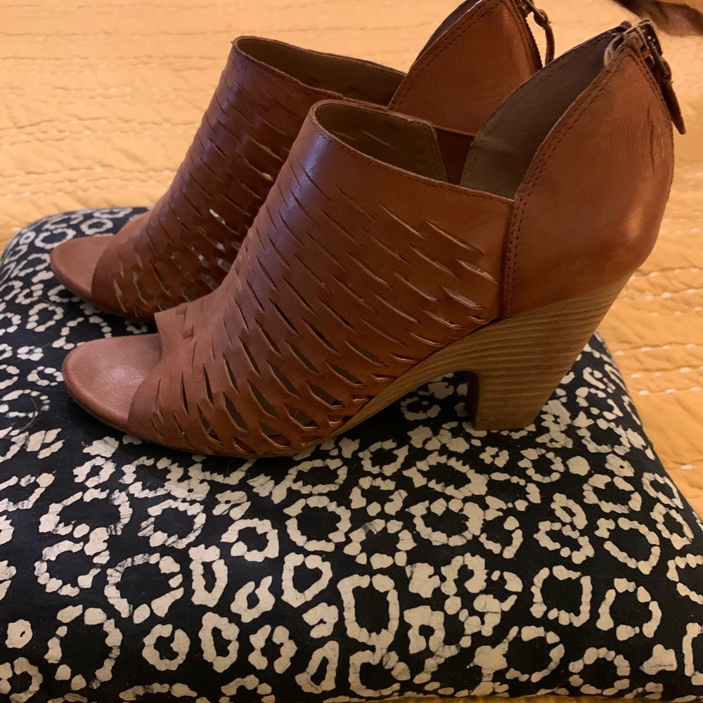 Leather bootie